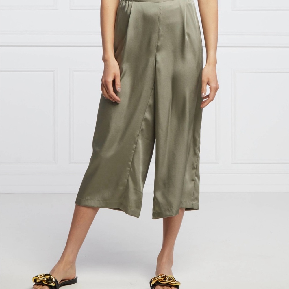 DKNY Women’s Wide Leg Cropped Pants Size M Satin Culottes Olive Green
